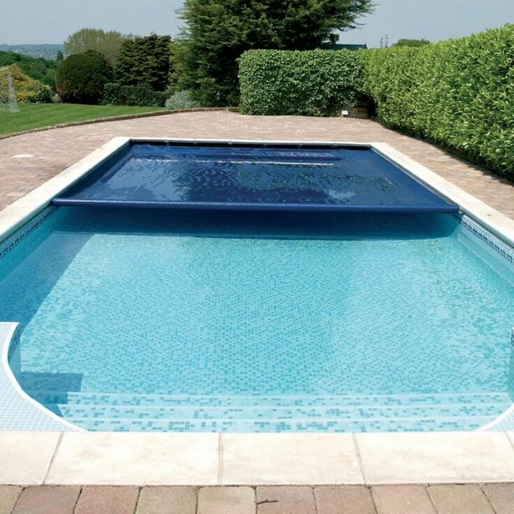 Auto pool. Ступени в бассейне. лестница в садовый бассейн. azure swimming pool.