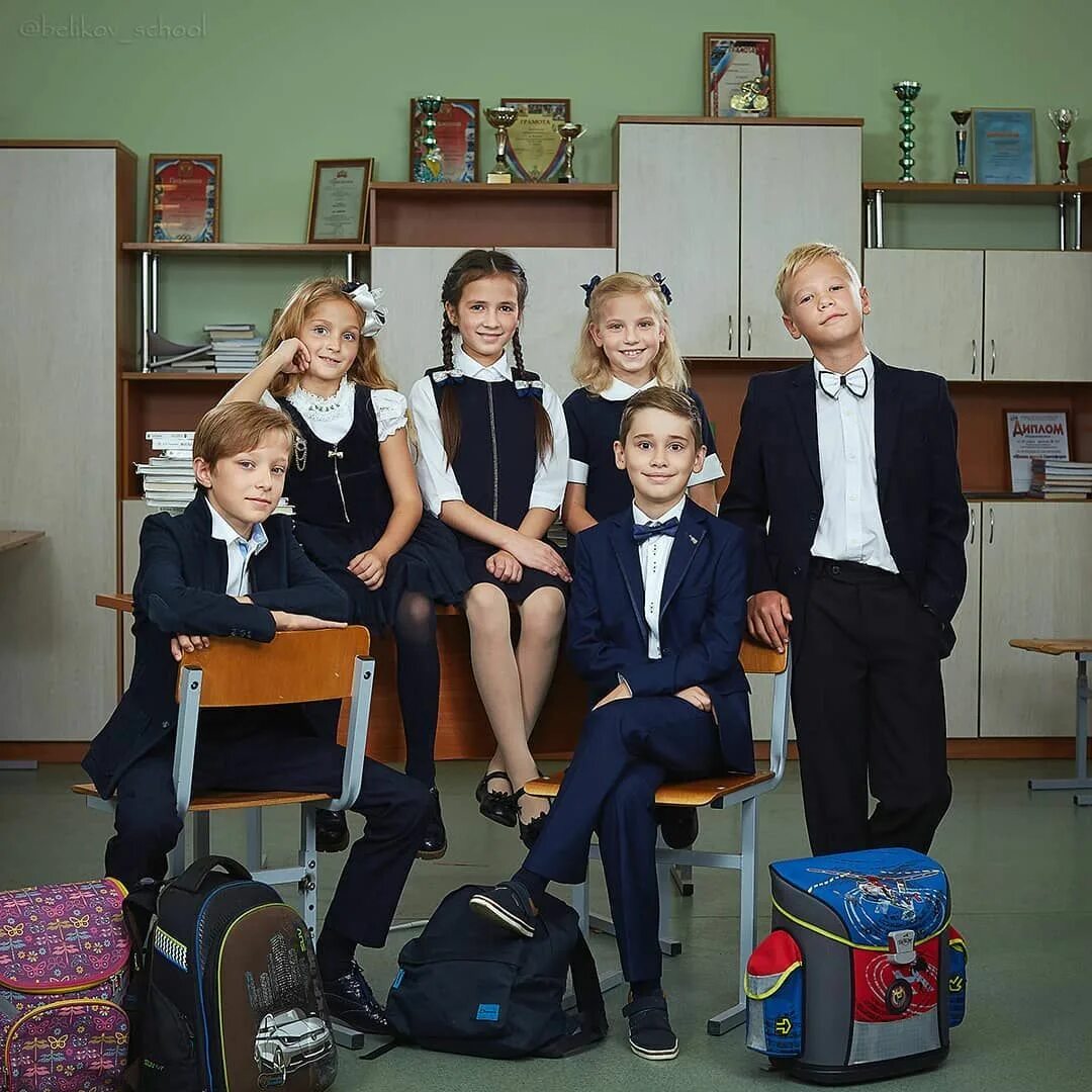 School o7. Фотосессия класса в школе. Школьная фотосессия в классе. Фотосессия начальная школа. Класс школьников.