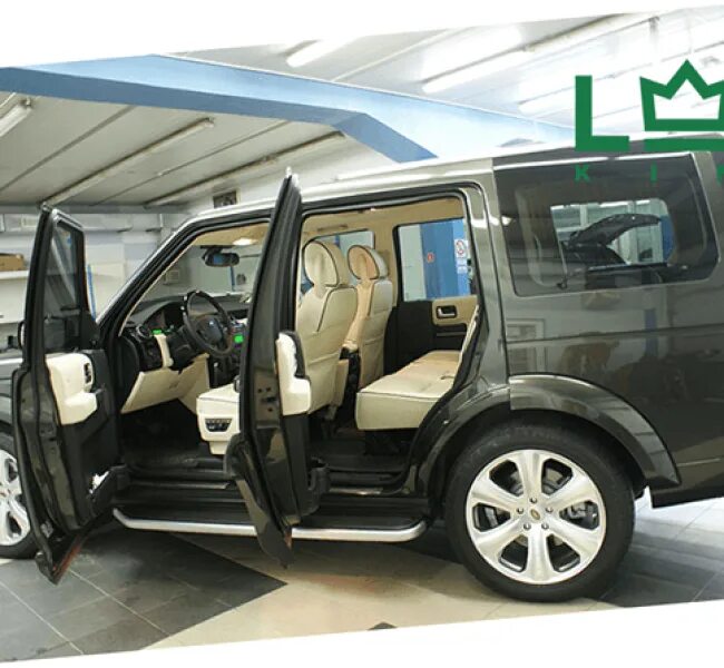 Land Rover Discovery 4 landmark. Land Rover Discovery 4 с открытыми дверями. Discovery 3 Рестайлинг в Discovery 4. Рестайлинг Дискавери 3 в Дискавери 4.