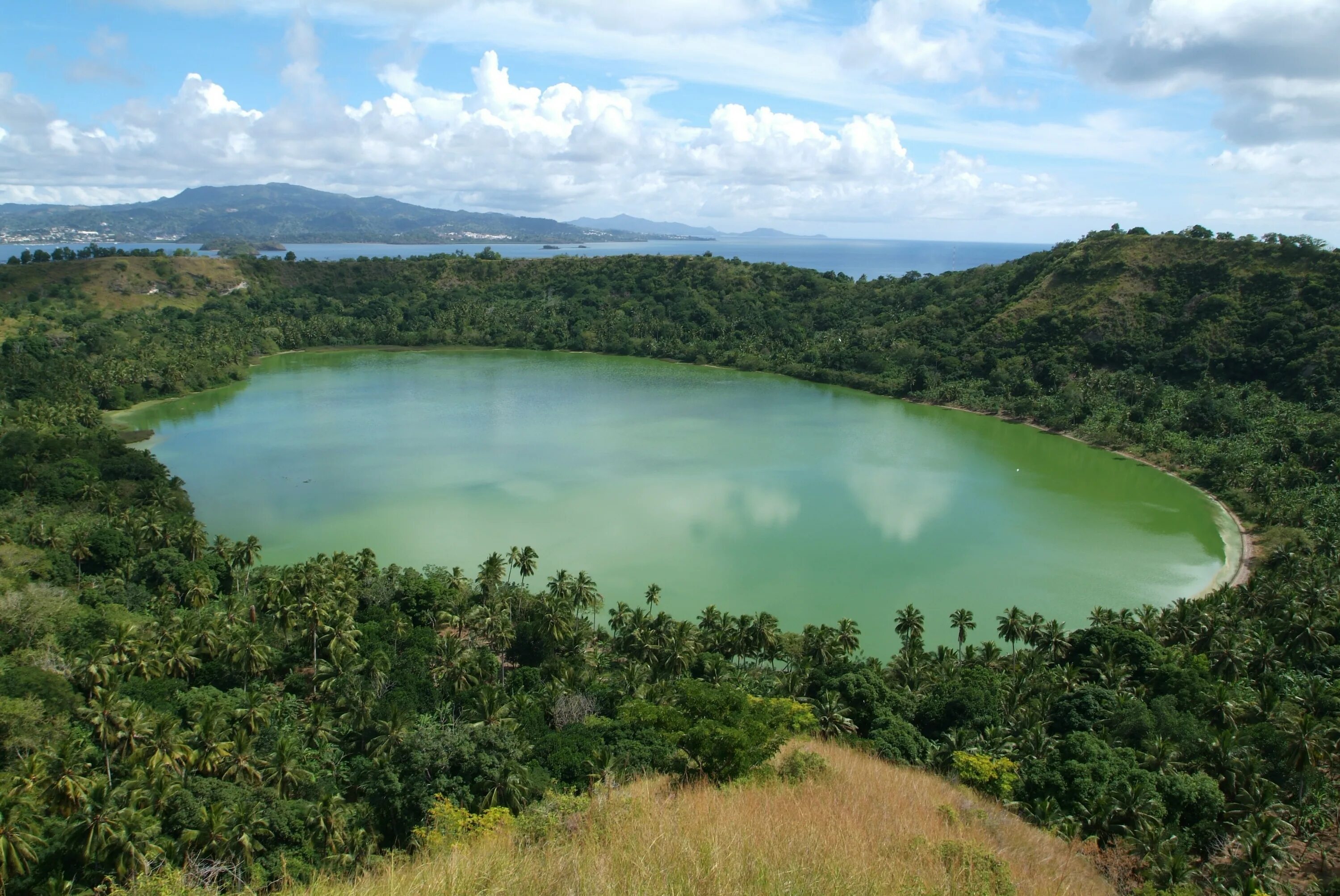 Mayotte. Майотта остров. Мамудзу Майотта. Майотта Франция. Озеро Саль Коморские острова.