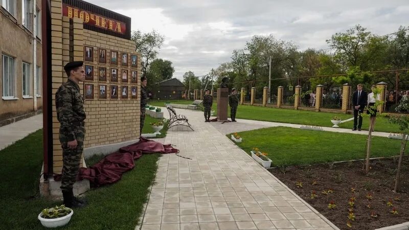 Погода ставропольский край сотниковское. Село Сотниковское Ставропольский край. Аллея славы Ставрополь. Село Сотниковское Благодарненского района. Село Сотниковское Ставропольский храм.