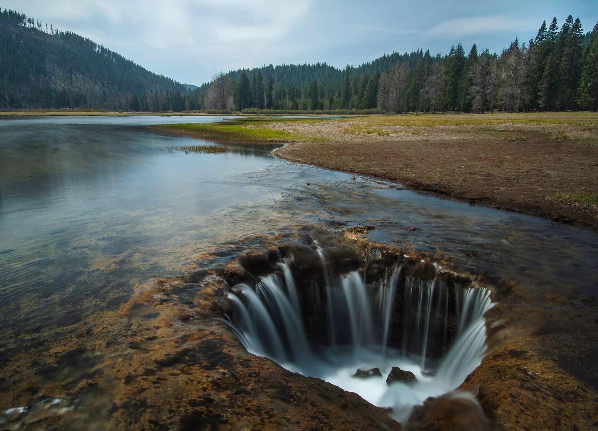 Интернет в озерах. Lost Lake Орегон. Водопад Нерюнгри. Исчезло озеро. Исчезающие реки.