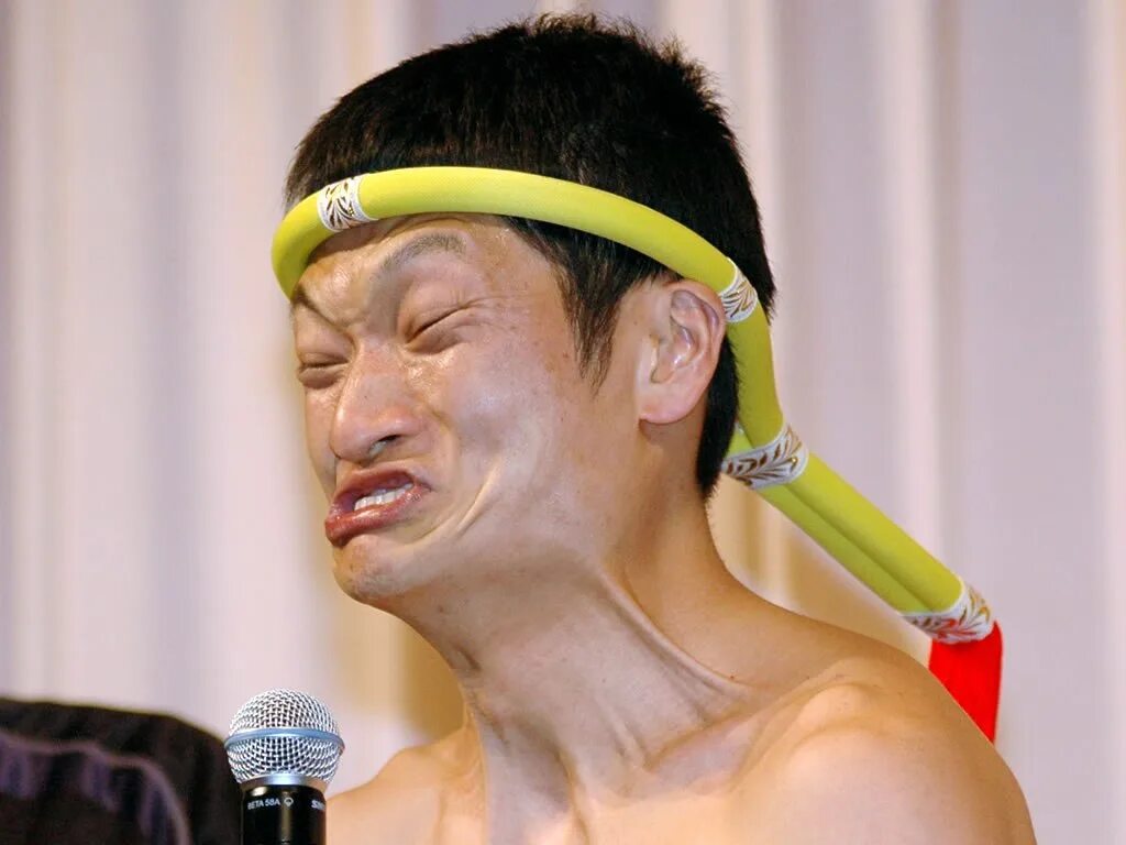 Сумасшедший азиат. Сумасшедший азиат. Смешной узкоглазый китаец. Азиатский сумасшедший. Удивленный японец.