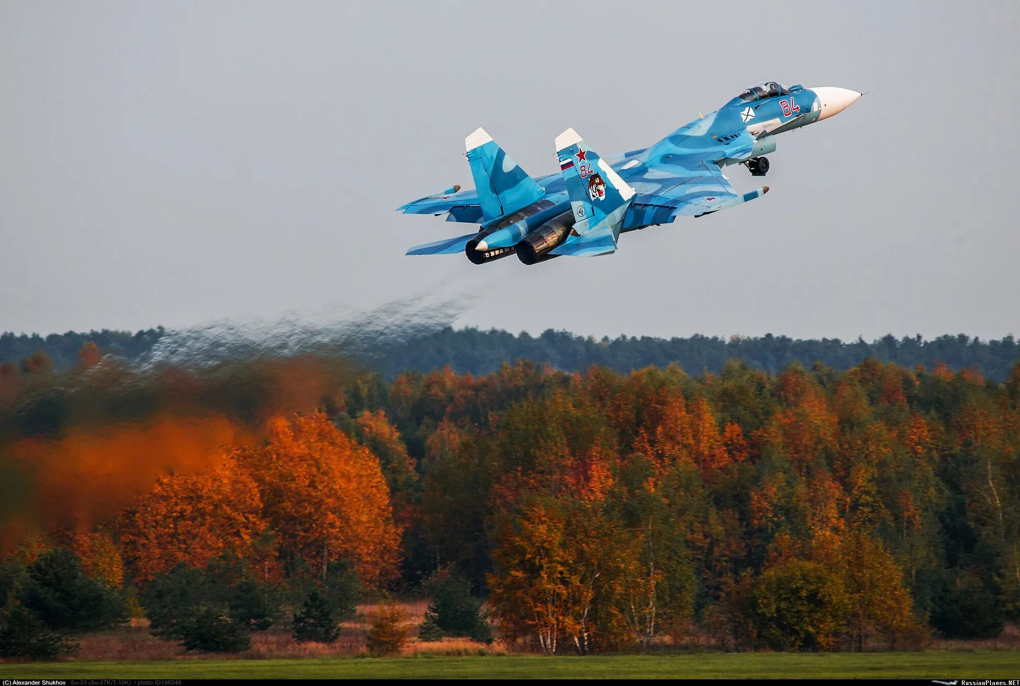 Полеты российских самолетов. Истребитель Су-27. Су-27 ВВС России. Самолет Су 27 ВВС России. Су-33 истребитель.