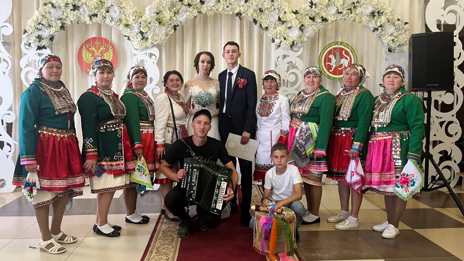 Культура и традиции народов татарстана. Республика татарстан национальные традиции. Татарские традиции и обычаи. Республика татарстан национальные традиции. Национальные праздники татарстана сабантуй.