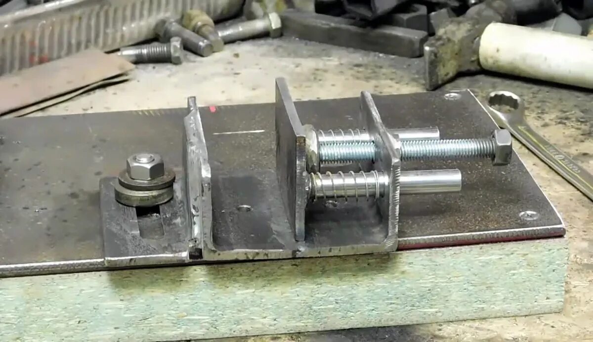 Тиски слесарные самодельные. Тиски reed 66. Тиски 7200-0301. Тиски слесарные самодел. Самоделки тиски для сверлильного станка.
