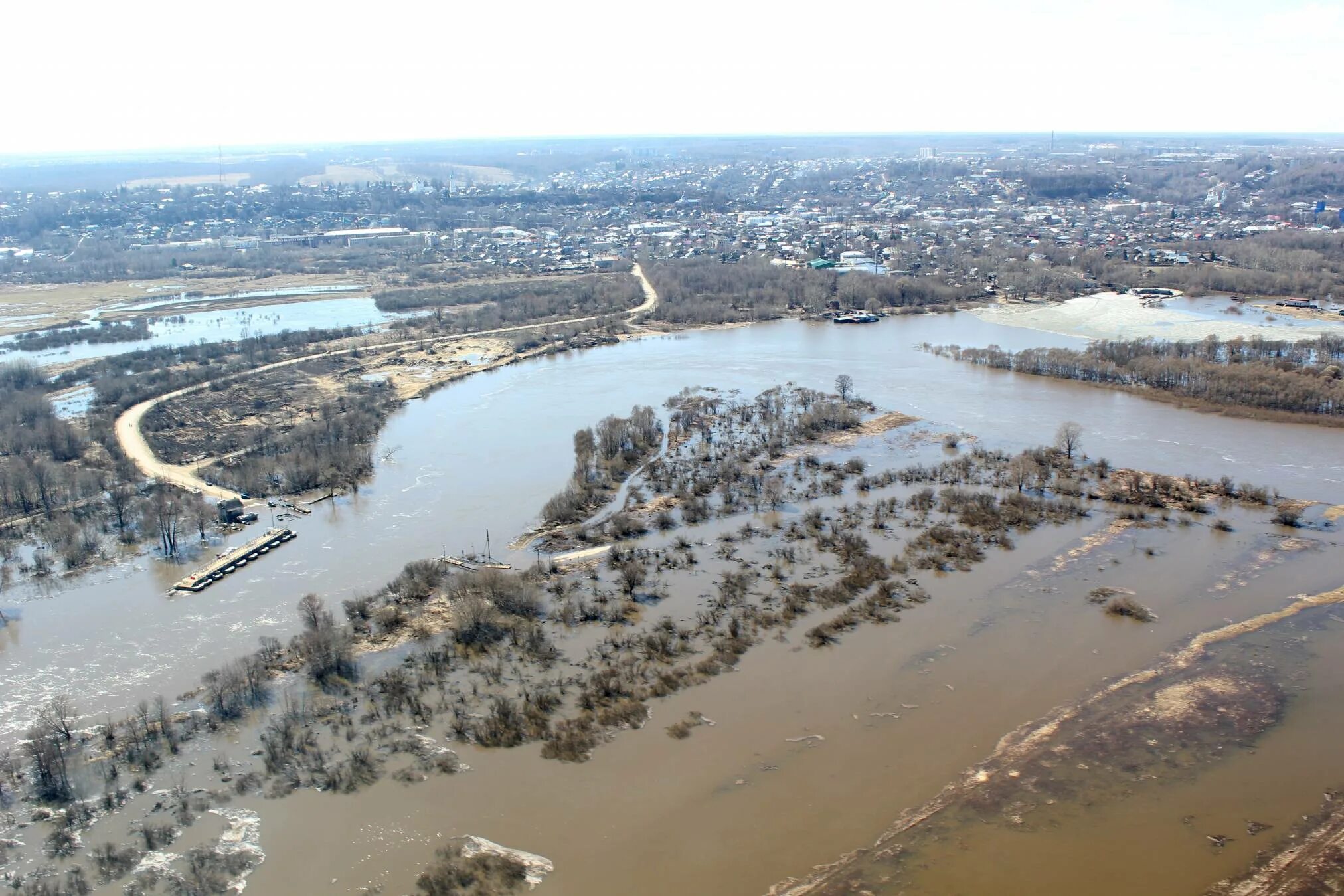 Уровень воды в реке клязьма. Река Клязьма в Вязниках. Вязники Владимирская область разлив Клязьмы в 2023. Разлив Клязьмы во Владимире 2022. Разлив Клязьмы Вязники Владимирская область.