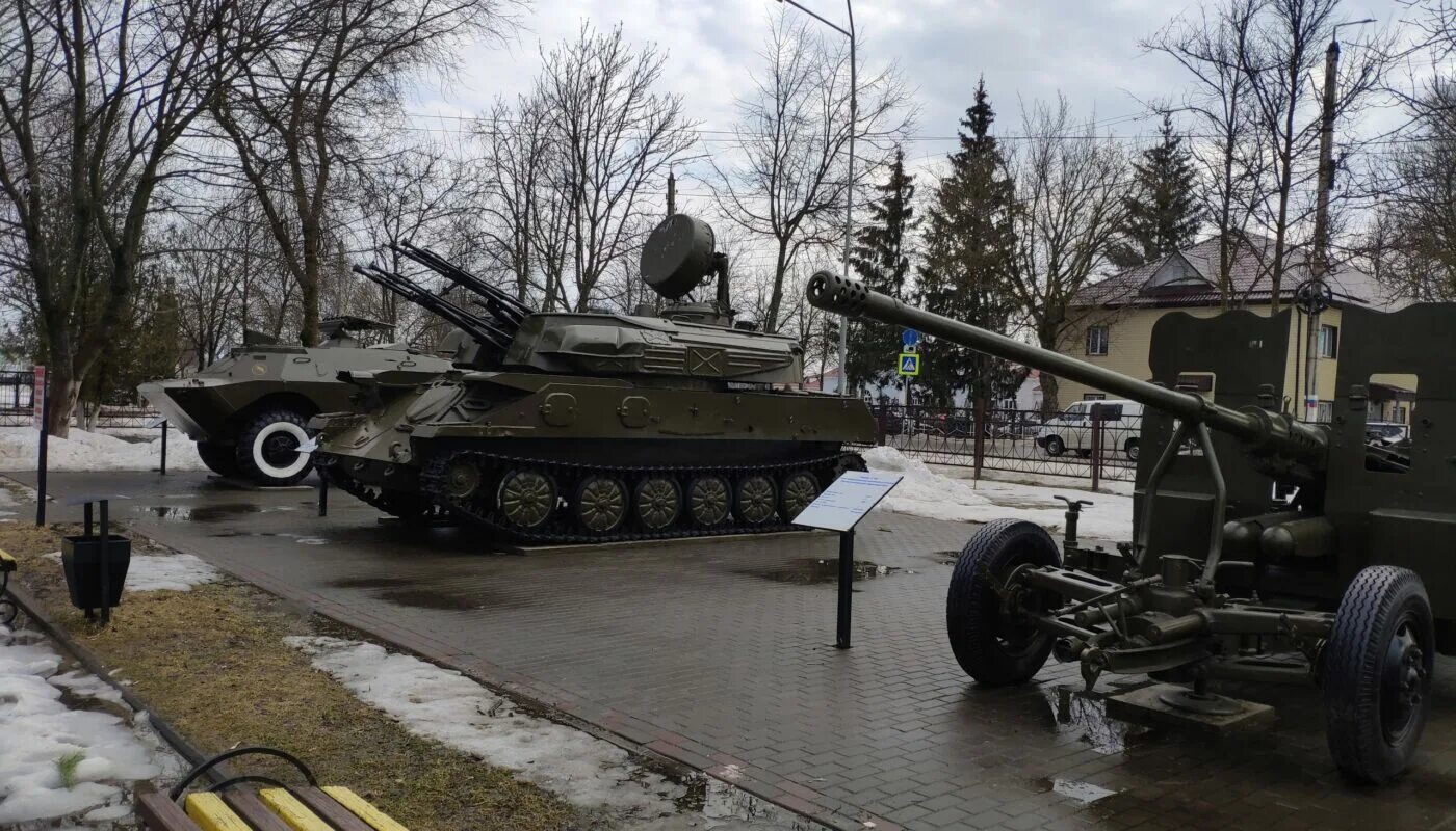 Как доехать до унече. Памятник щорсу в унече.