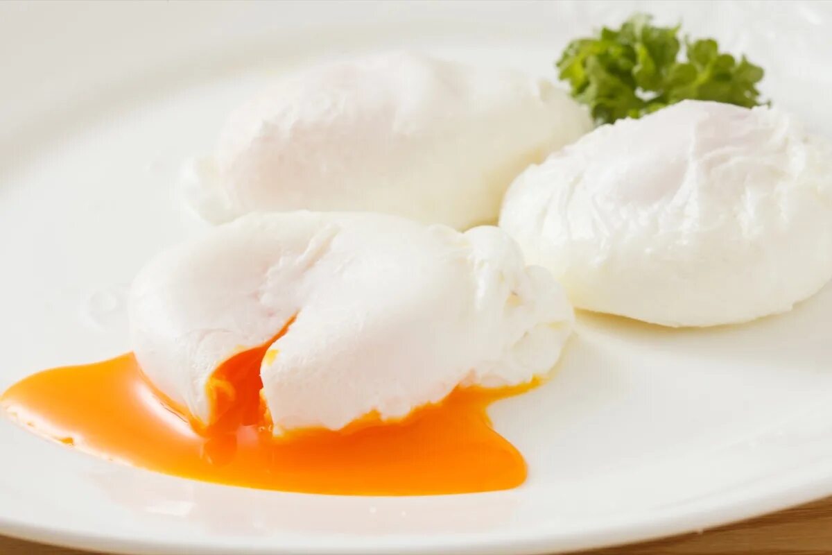Яйцо пашет. Яйцо пашот. poached – яйцо-пашот (в мешочек). яйцо пашот эстетика. блюда с яйцом пашот.