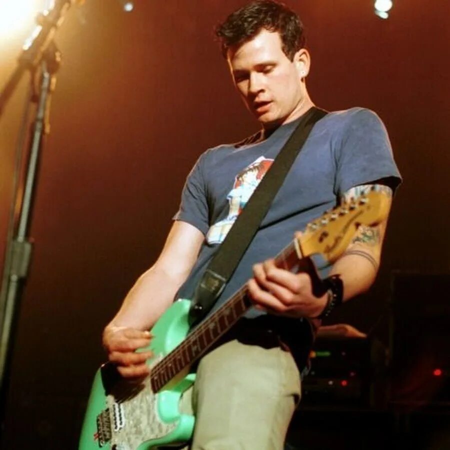 Tom delonge. Blink 182 tom delonge. блинк 182 том делонг. blink 182 гитарист.