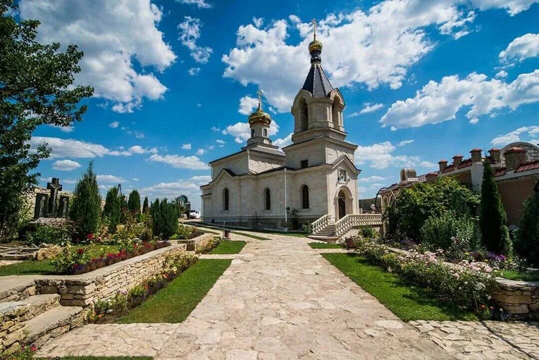 Молдавия это страна. Монастырь Орхей Векь. Монастырь Хынку. Молдова old Orhei. Родина Молдова.