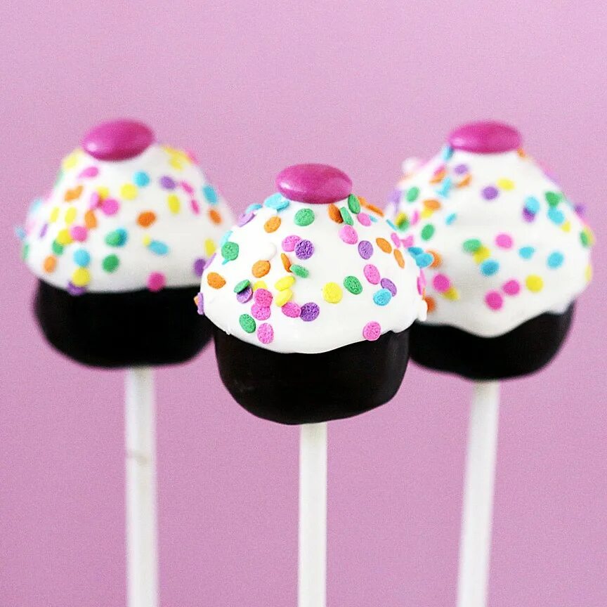 Кейк попсы фото. Энджи Дадли Cake Pops. Пирожное кейк Попс. Конфеты кейк Попс. Буше кейк Попс.