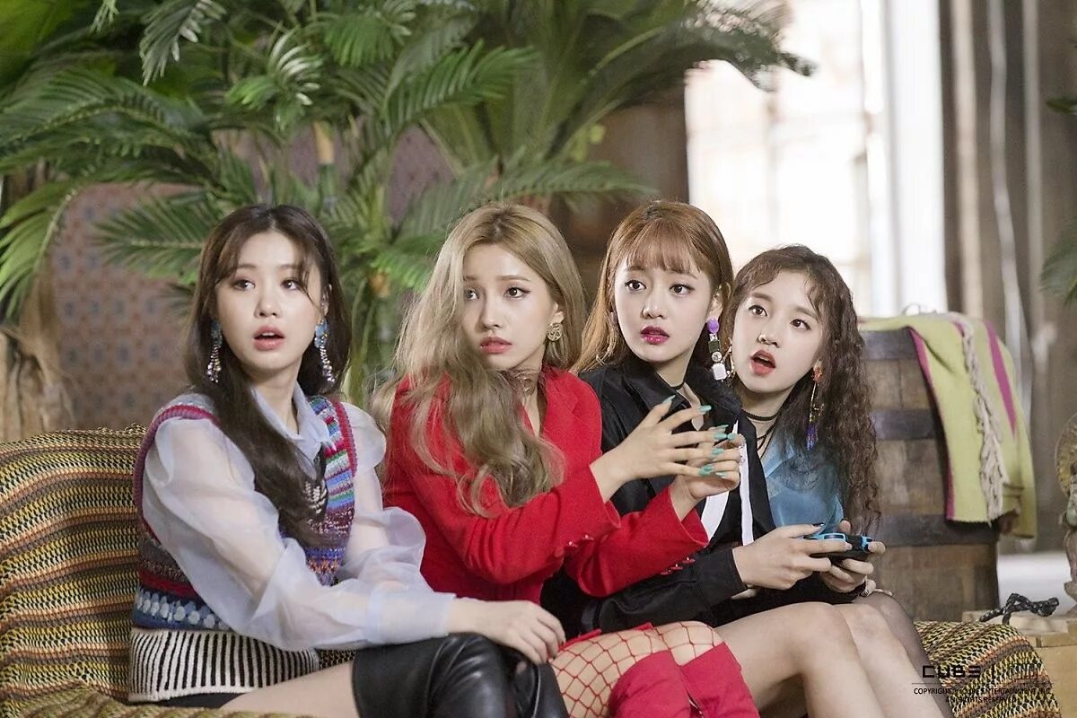 Idle группа корейская. Джи айдол соён. Gidle перевод. Джи айдл соен. Gidle перевод.