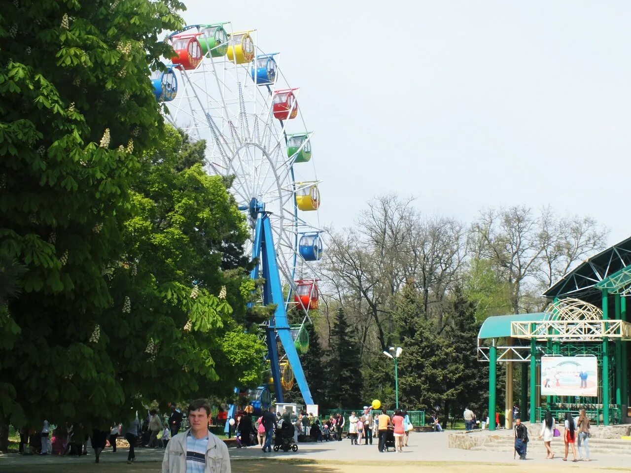 Парк культуры и отдыха имени горького (таганрог). Таганрог городской парк горького. Парк горького таганрог аттракционы. Парк горького таганрог. Парк горького таганрог.
