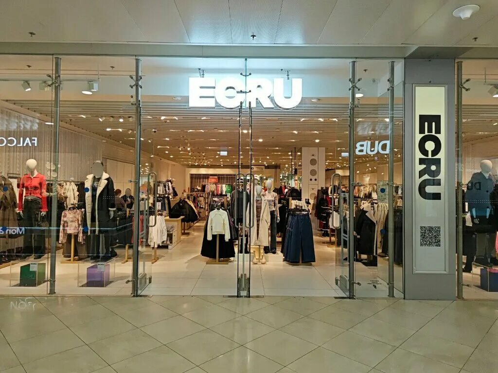 Ecru тц. Ecru магазин одежды. магазин ecru в москве. экрю магазин. ecru одежда метрополис.