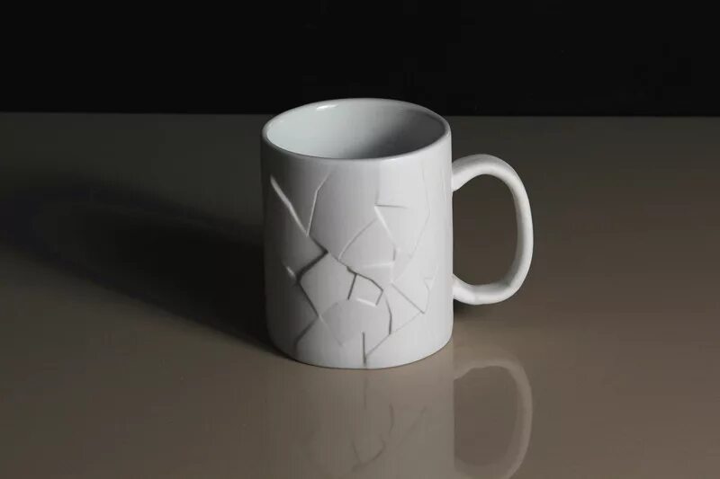 разбитая чашка.