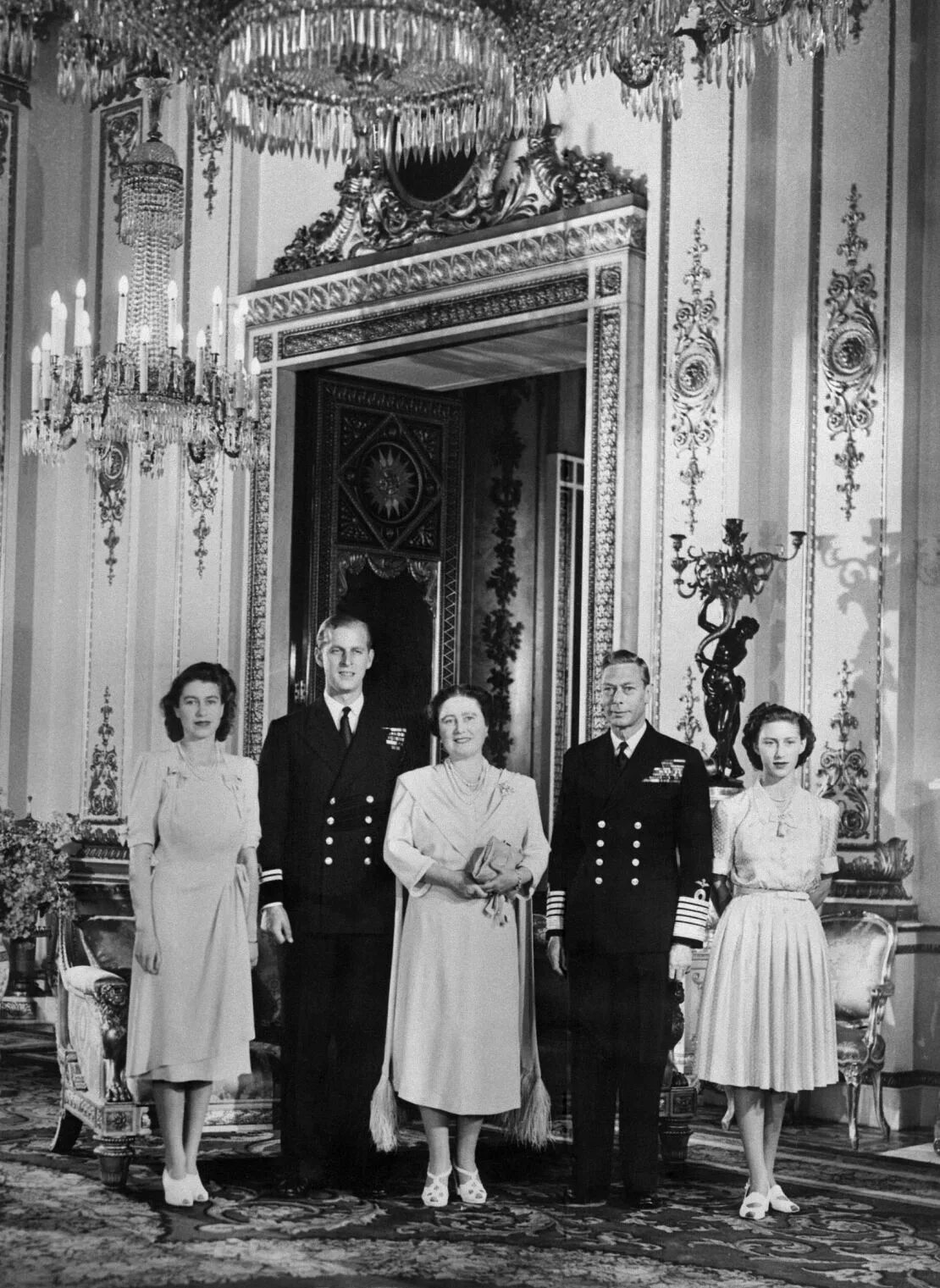 Родители принцессы. Король Англии Георг 6 с семьей.