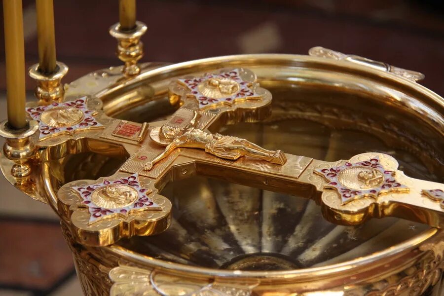 молитва на принятие просфоры и святой воды. вода молебен. святая вода. молитва на крещенскую воду. молитва перед принятием святой воды.