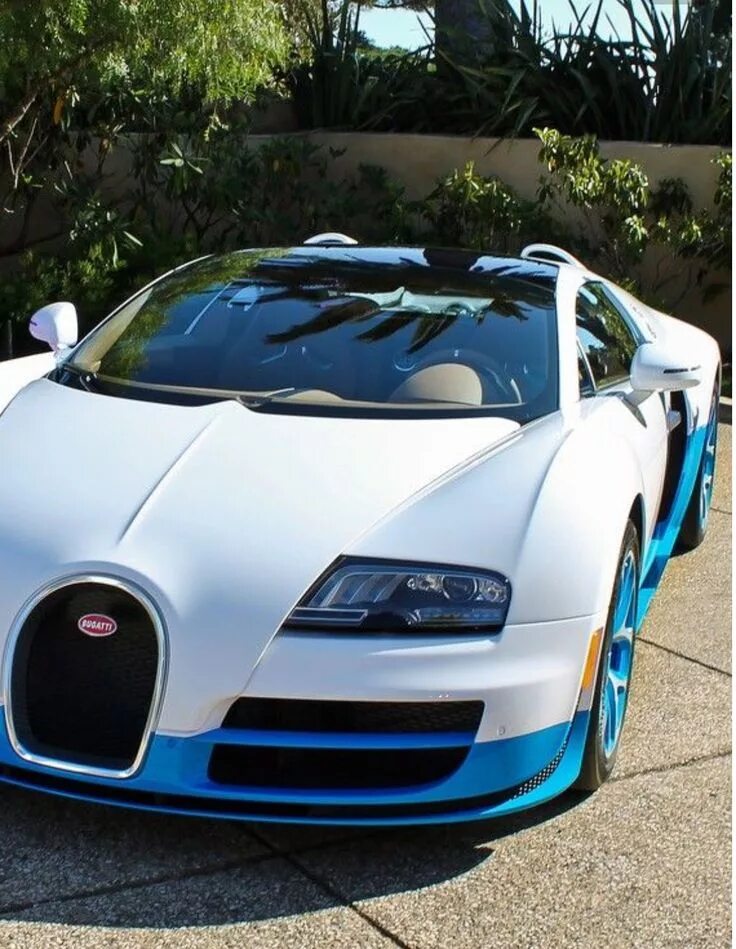 Bugatti veyron blue white. Ожидание реальность машина. Мемы про машины. Машина мем. Машина мем.