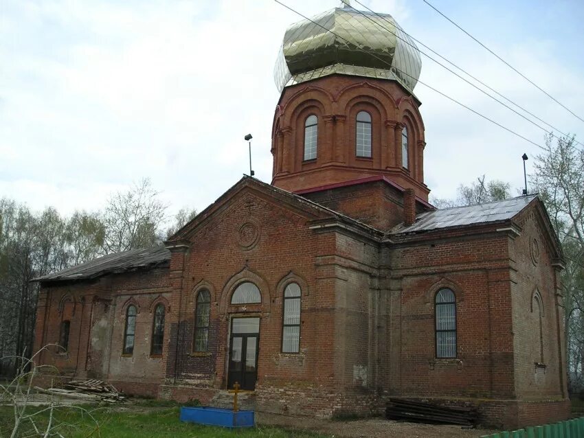 Церковь Троицы Живоначальной красный Яр. Церковь в Красном Яре Уфимского района. Красный Яр Уфимский район Троицкий храм. Село красный Яр Уфимского района. Башкортостан красный яр