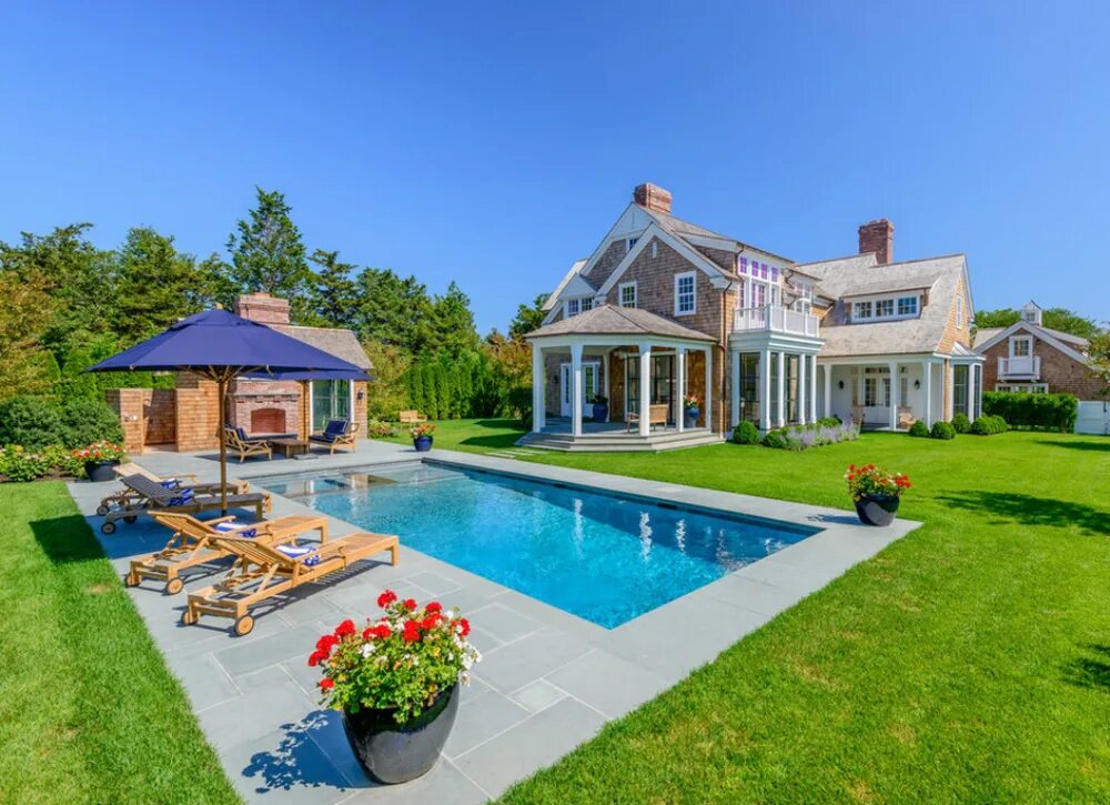 Красивый дом с бассейном. Коттедж с бассейном. Дом летом с бассейном. Шикарный двор с бассейном. Домик с бассейном.
