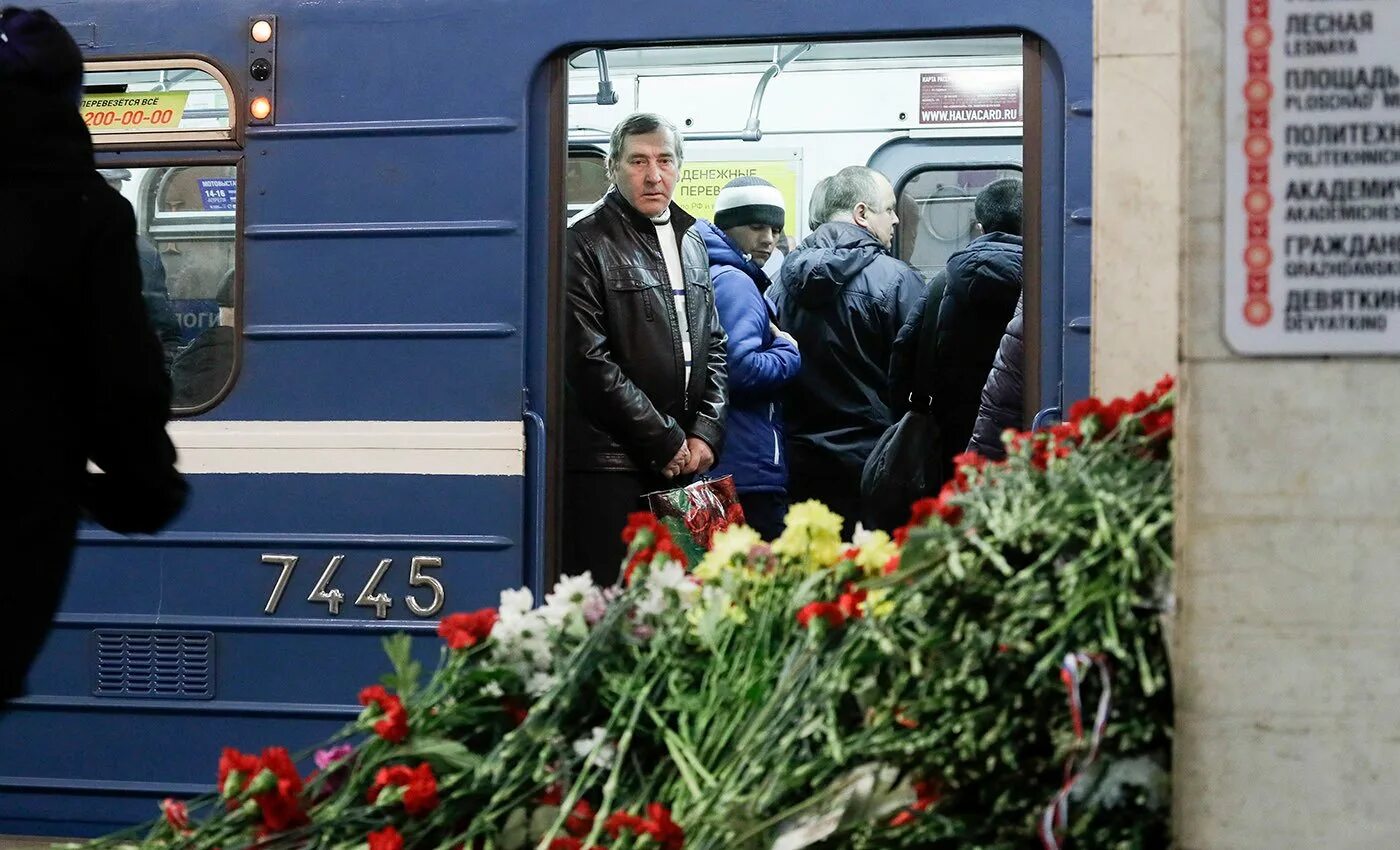 Теракт 2017. Взрыв в метро Санкт Петербурга 2017. Теракт в Петербургском метрополитене (2017). Теракт в Петербургском метрополитене 3 апреля 2017. Теракт в Санкт-Петербурге в метро 2017.