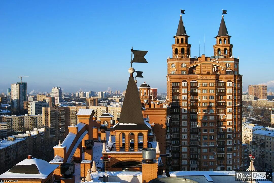 Дом с башенками на октябрьском поле. Октябрьское поле эльсинор вечером. Октябрьском поле. Октябрьское поле улица маршала бирюзова. Жк октябрьское поле берзарина.