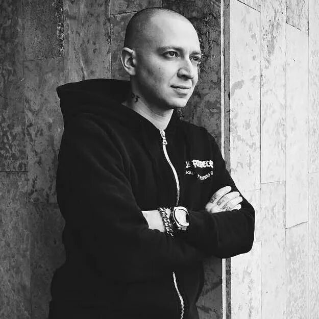 Оксимирон поднял бровь. Oxxxymiron детей. Oxxxymiron в юности. Oxxxymiron детей. Oxxx.