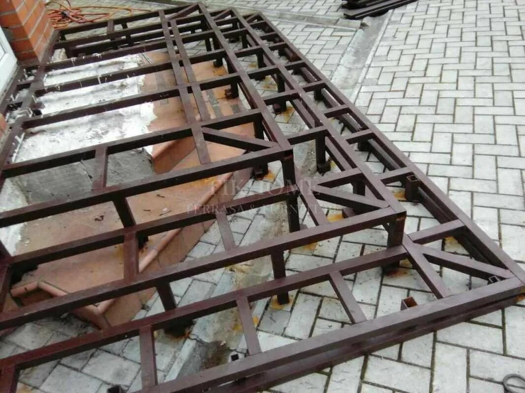 Лестница приставная сварная из металла уголка 32х32х4. Каркас крыльца из металла. Крыльцо из профильной трубы 40х20. Как сварить крыльцо из металла. Каркас крыльца из металла.