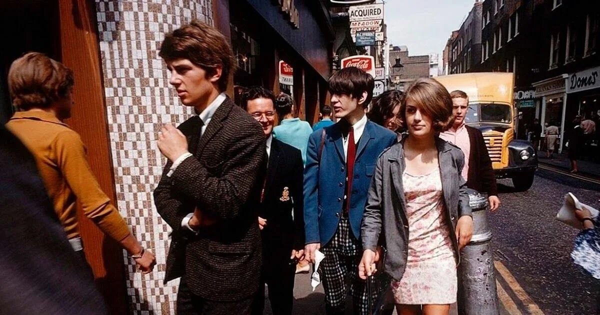 Carnaby Street 1966. Мода Лондон 60-е. Свингующий Лондон мода 60х. Carnaby Street 1960.