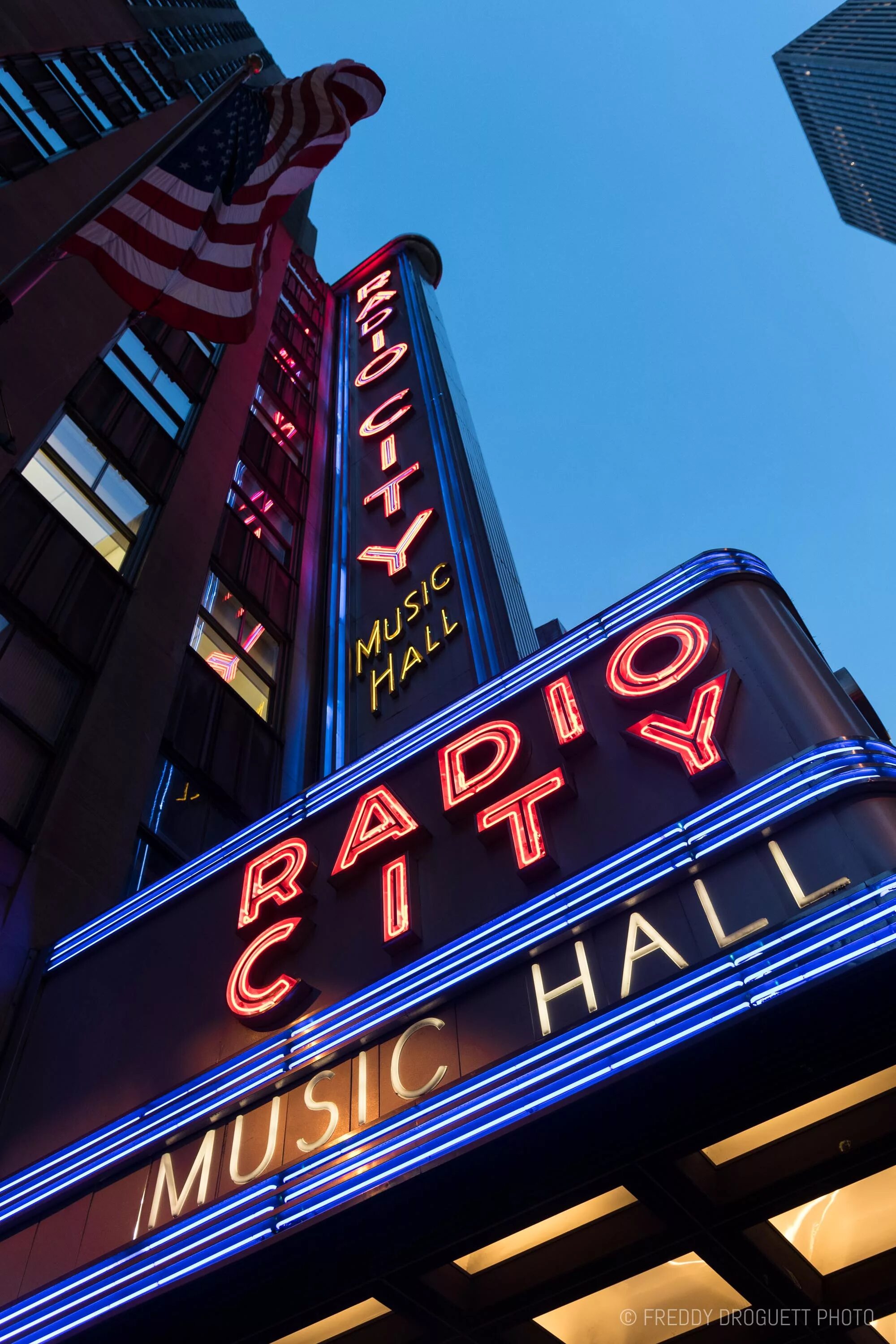 Мьюзик Холл Нью Йорк. Нью Йорк Radio City. Рэйдио Сити Мьюзик Холл. Музыкальный театр радио Сити.