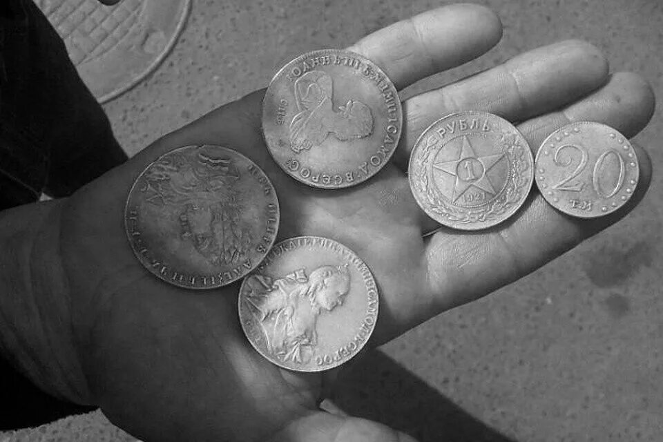 Старинные монеты. Монеты из серебра. Древние большие монеты. Древние монеты из серебра.