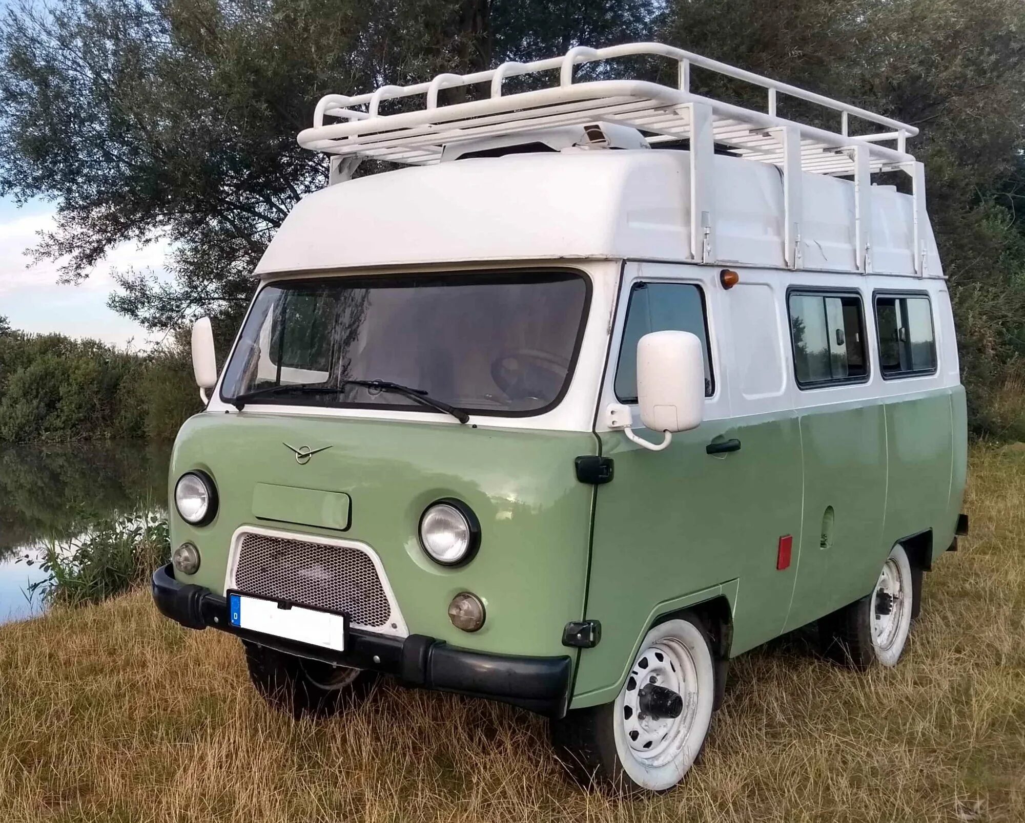 Уаз 452 буханка с высокой крышей. Крыша уаз 3909 буханка. Лестница на багажник уаз буханка. Уаз 452 буханка с будкой. Маркиза на уаз буханка.