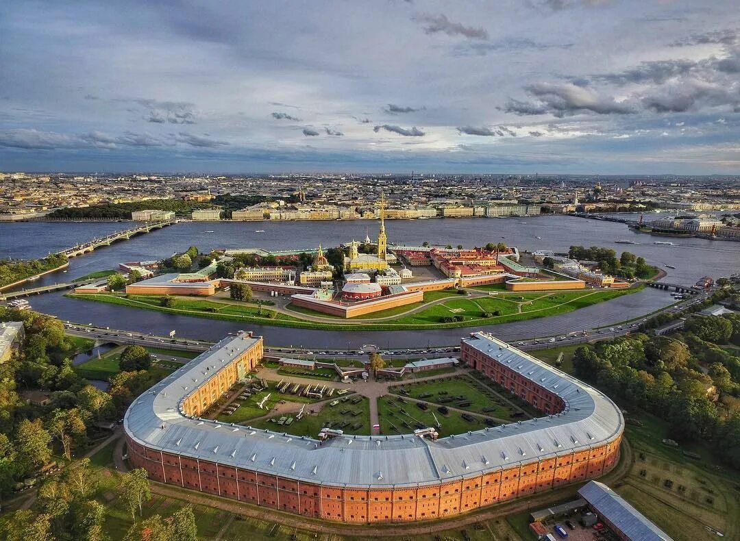 Кронверк это. Кронверк Петропавловской крепости. Петропавловская крепость музей. Петропавловская крепость артиллерийский музей. Музей артиллерии в Санкт-Петербурге сверху.