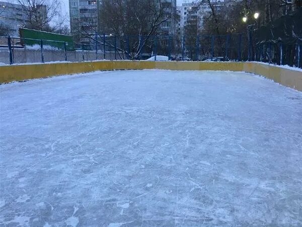 Каток во дворе Симоновский вал. Каток дворовая площадка, Москва. Каток Тропарево-Никулино. Каток бу россия