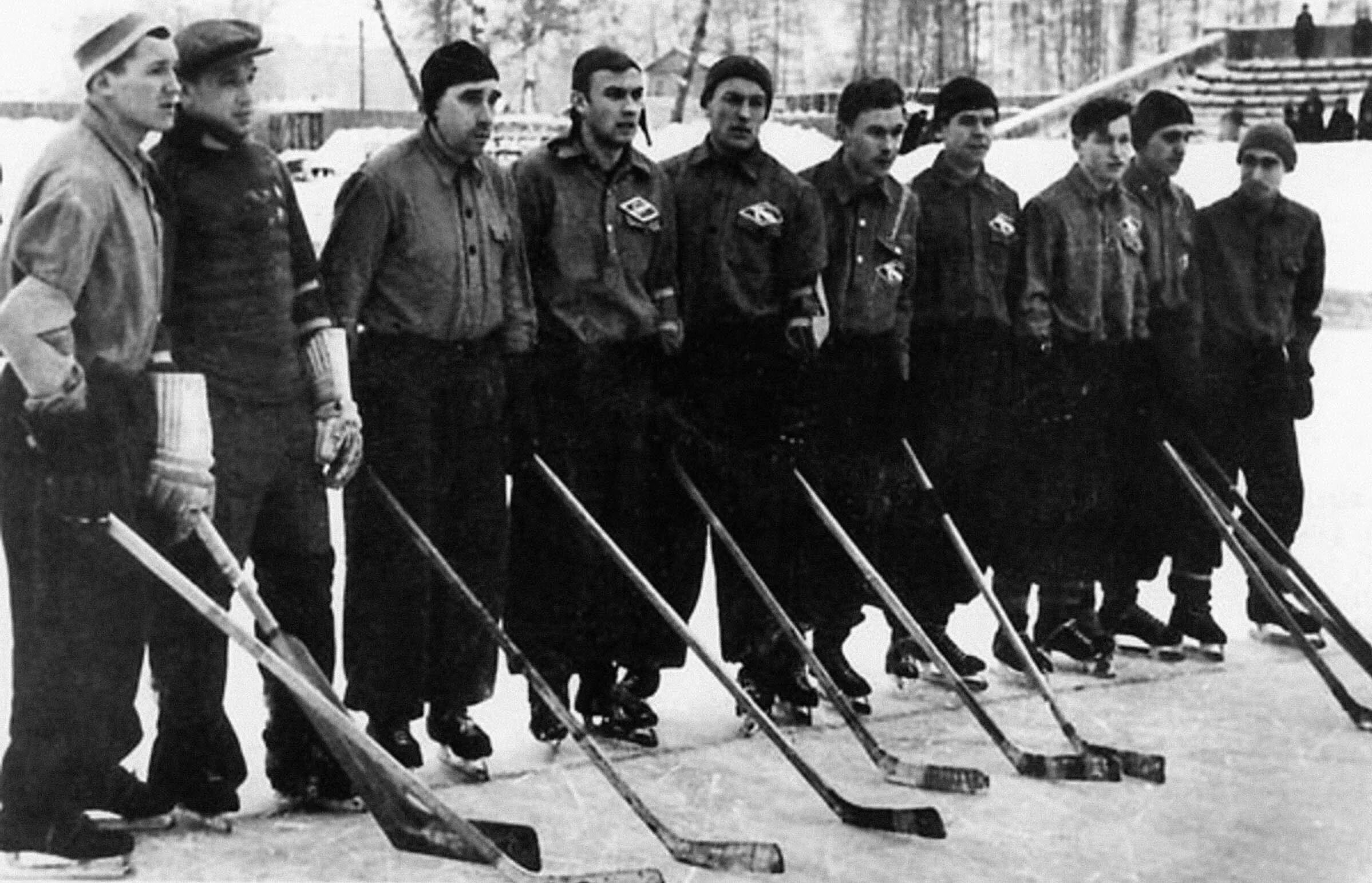 Первая хоккейная команда. Чемпионат СССР хоккей 1946-47. 22 Декабря 1946 года хоккей.
