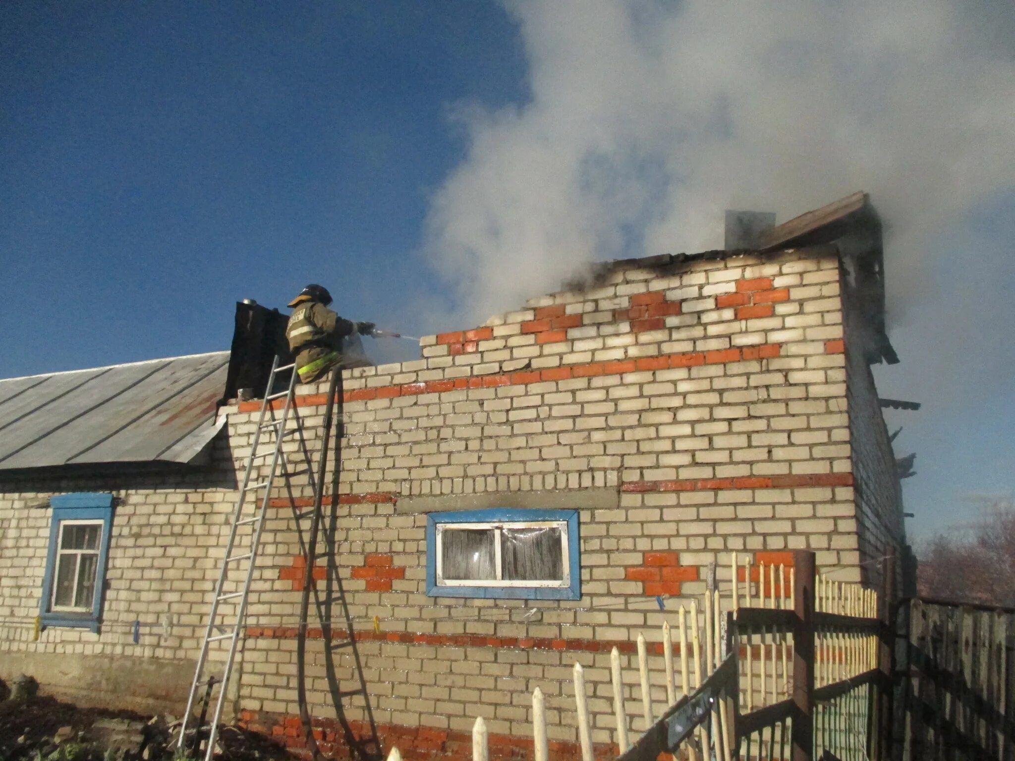 Пожар в марпосаде вчера. Пожар в чувашии сегодня. Пожар вокруг. Катаклизмы в чувашии. Пожар в частном доме в чебоксарах.