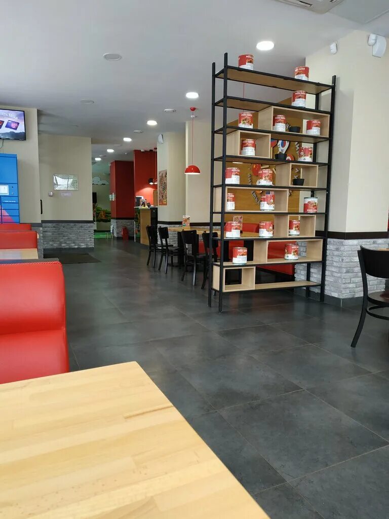 Джонс тверь. Папа джонс тверь советская улица. Папа джонс тверь красина. Джонс тверь. Пиццерия папы джонса помещение.