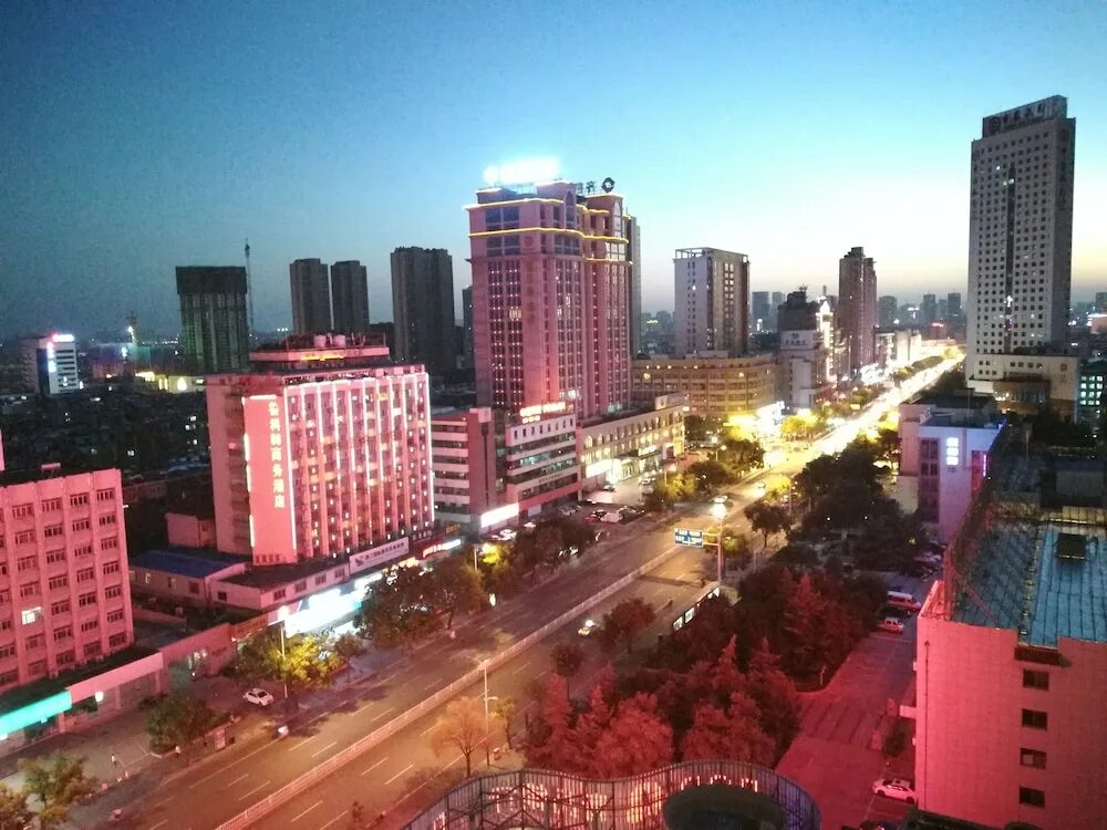 Тайань. Tai'an Тайань Shandong. Taian Китай. Хэцзэ Китай город. Taian City, Shandong Province.