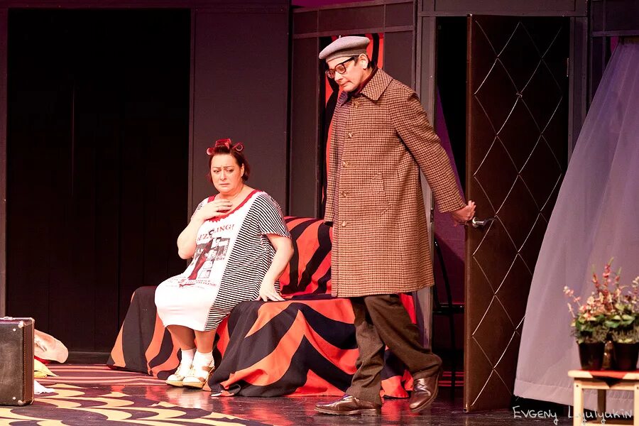 московский театр антреприза. мария аронова в спектакле с кем поведешься. ирина медведева спектакль. спектакль близкие люди с людмилой артемьевой. мария аронова искуситель.