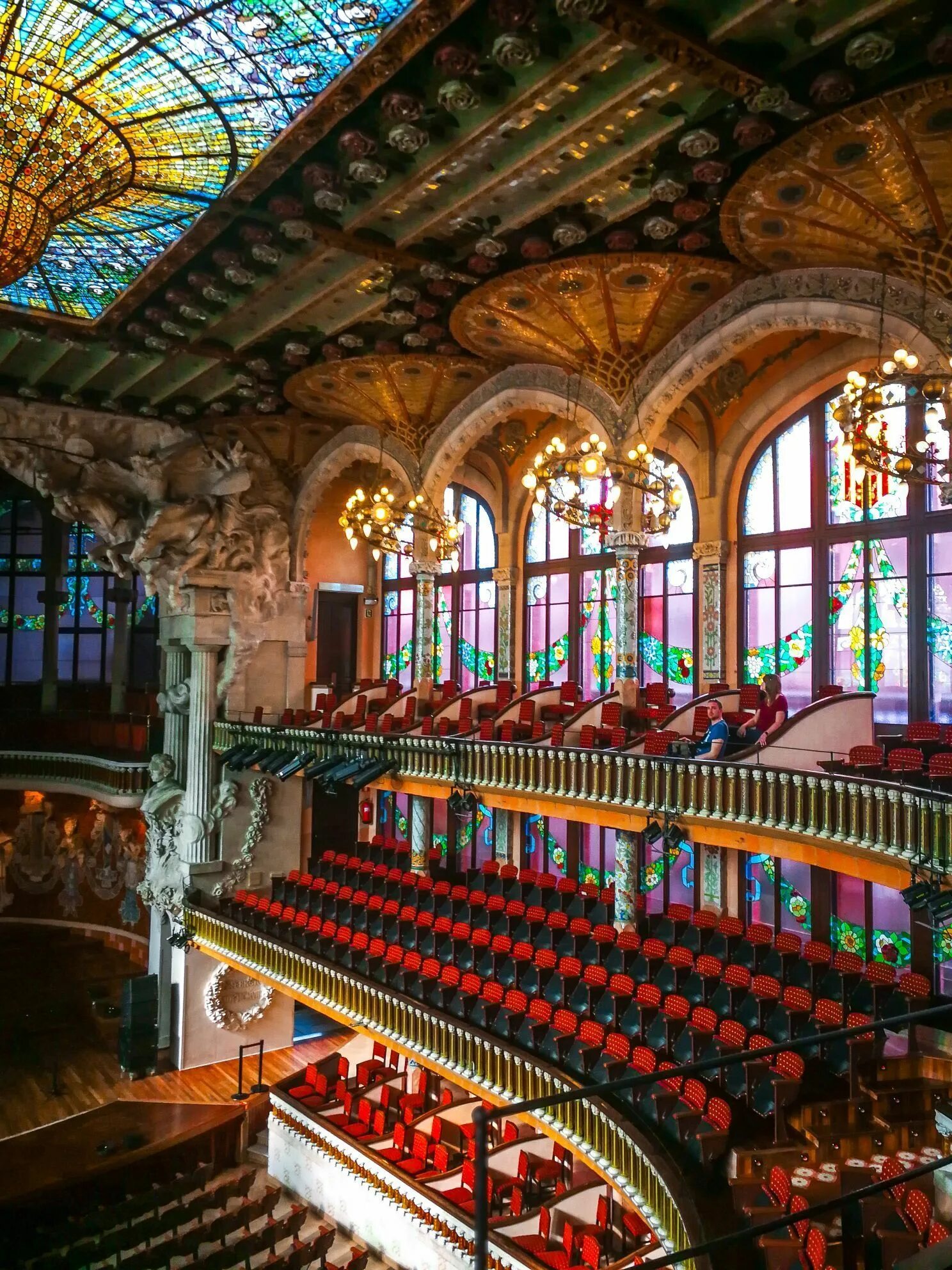 Сайт дворец музыки. Дворец каталонской музыки в Барселоне. Palau de la música Catalana Барселона. Palau de la musica Catalana театр. Национальный театр Каталонии.