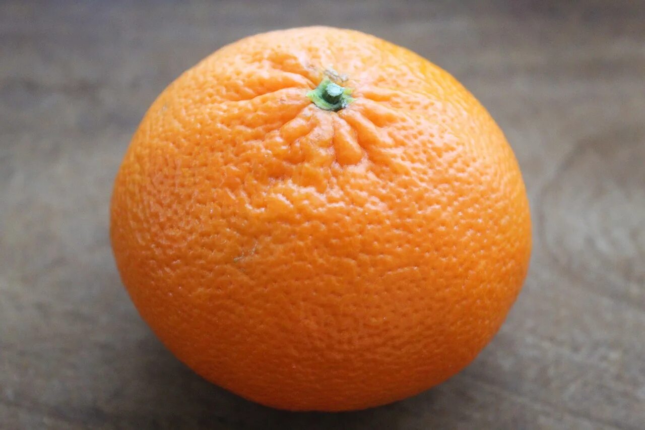 Апельсин фрукт или ягода. Танжерин. Танжерин фрукт. Мандарины танжерины. Танжерины цитрусовый.