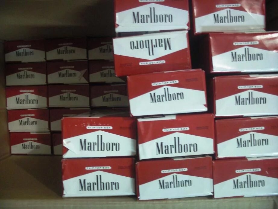 Сигареты marlboro usa. Магазин мальборо. Американская пачка мальборо. Мальборо. Сигареты мальборо лайт.
