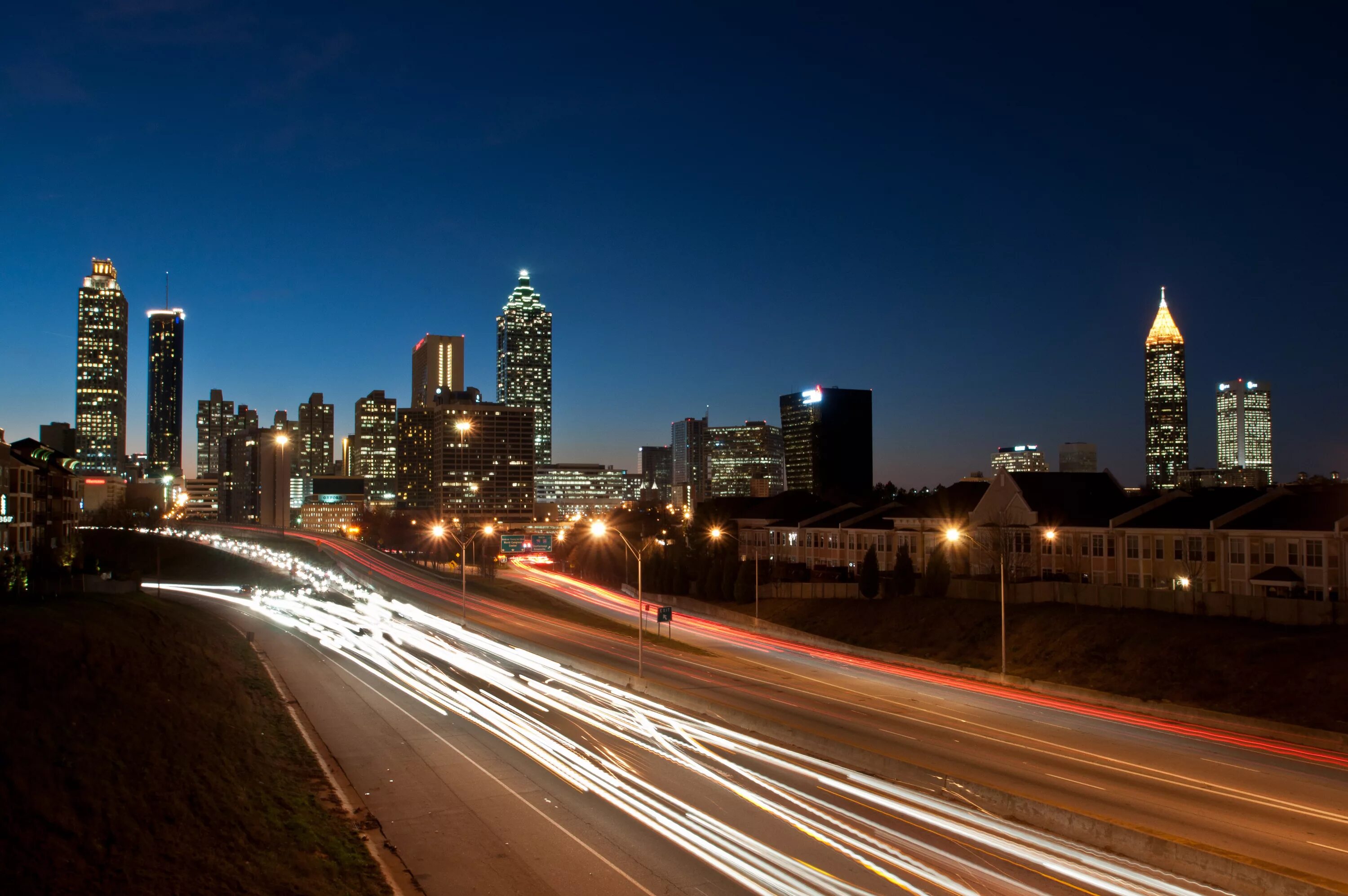 Атланта свет. Атланта США. Atlanta ночь. Atlanta Streets. Atlanta улицы.