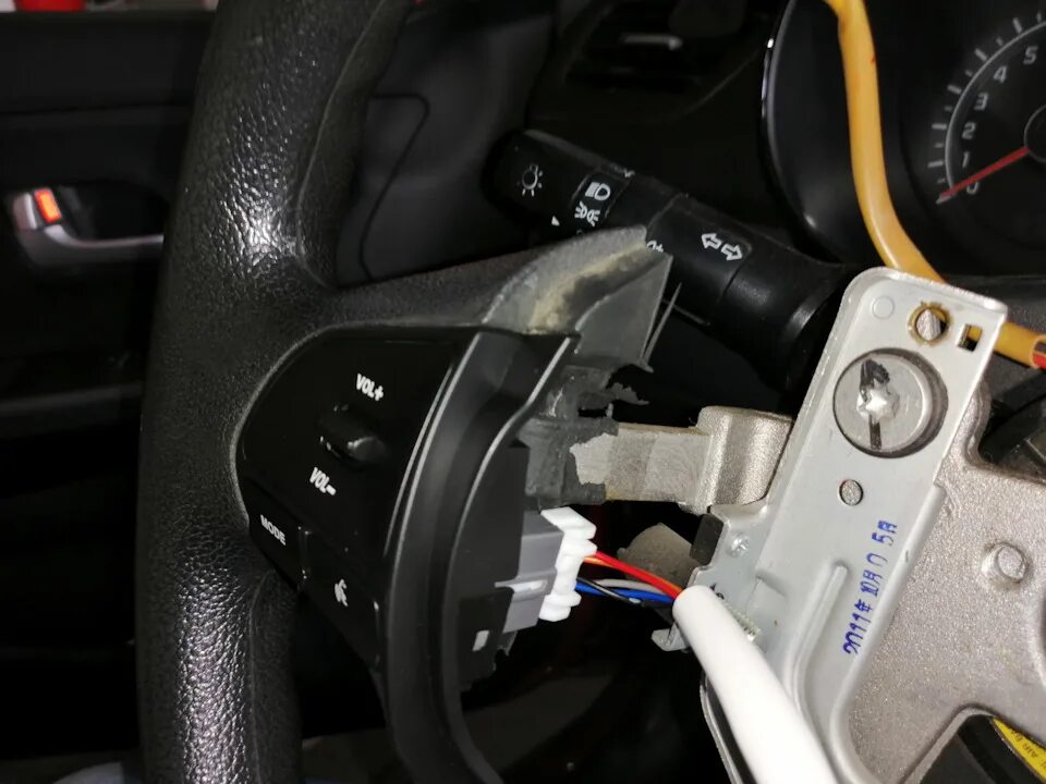 Управление магнитолой Pioneer AVH-160DVD штатными кнопками на руле Солярис 2011 