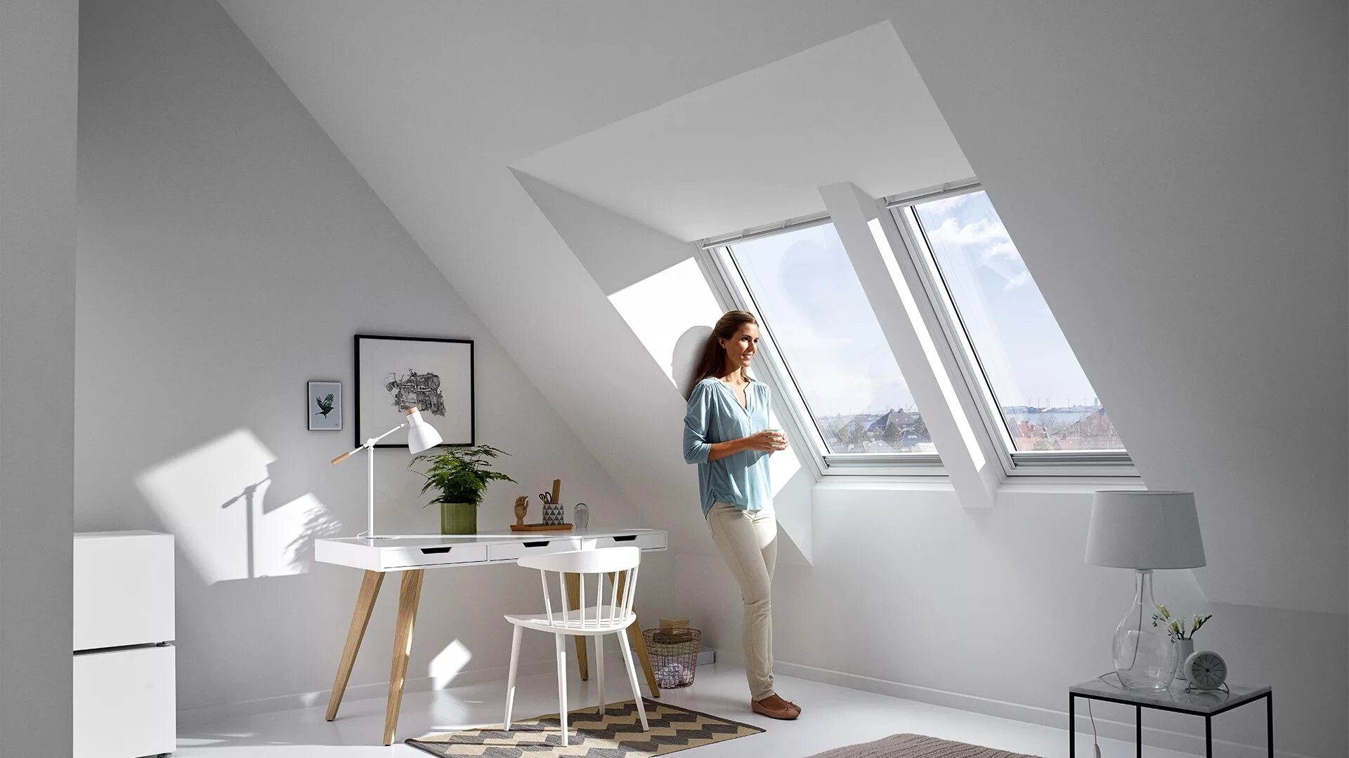 Мансарда установка. Мансардное окно Velux. Мансардное окно Факро. Мансардные окна Velux в интерьере. Velux мансардные окна 940@1400.