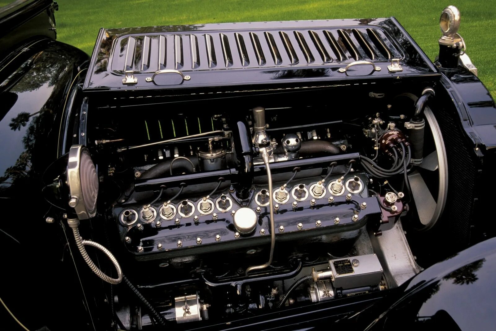 Chevrolet camaro 6. Мощный автомобильный двигатель. Ferrari testarossa двигатель. Форд мустанг v8. Сколько двигателей в машине.