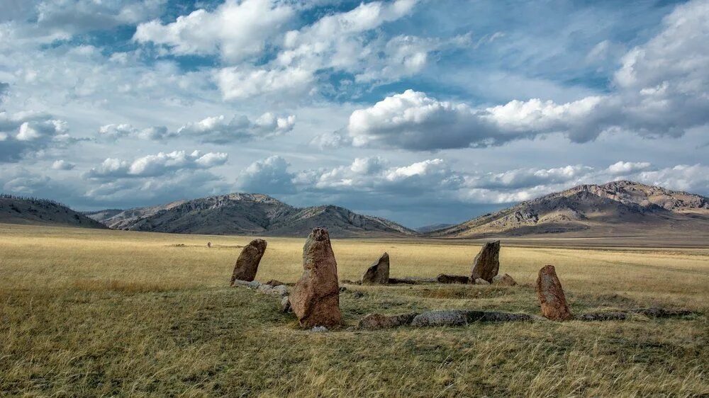 Каньон в хакасии. Горная гряда сундуки хакасия. Природа ширинского района республики хакасия панорама. Стоит хакасии. Хакасия курганы менгиры.