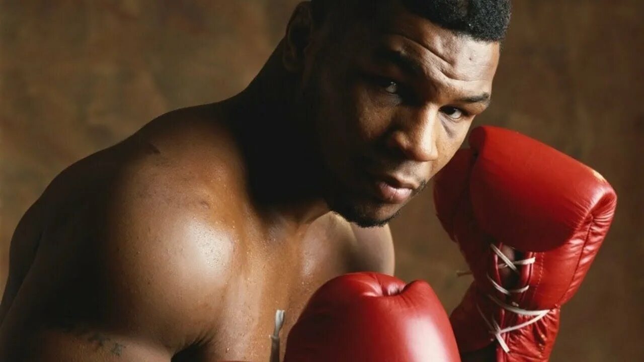 Боксер с именем пророка. Келл брук боксер. Боксер с именем пророка. Muhammad ali interview. Мужчина в боксерских перчатках.
