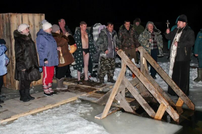 соловки монастырь крещение. крещенские купания лобня 2023. крещенские купания ретро. крещение в старину. крещение в поселке жирнов ростовской области.